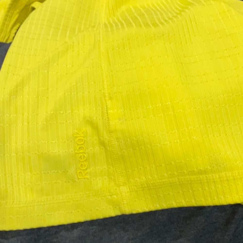 Reebok running/workout top - Picture 4 of 4